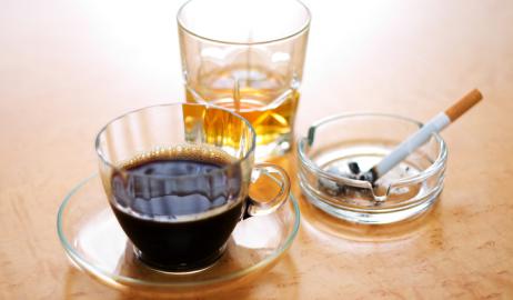 Μήπως ο καφές και το αλκοόλ επιδεινώνουν τις αρρυθμίες;