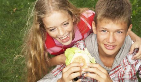 Το ακριβότερο πρόχειρο φαγητό μπορεί να κάνει τα παιδιά να τρώνε πιο υγιεινά