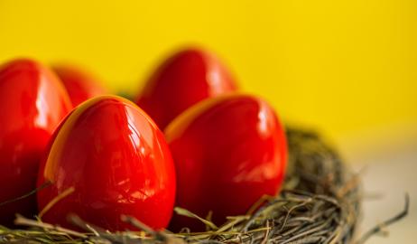 Τι βρίσκεται πίσω από το έθιμο των «κόκκινων αυγών»;