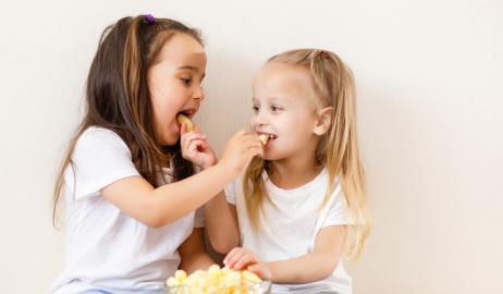 Πώς η γενετική επηρεάζει τον τρόπο που τα παιδιά επιλέγουν snacks