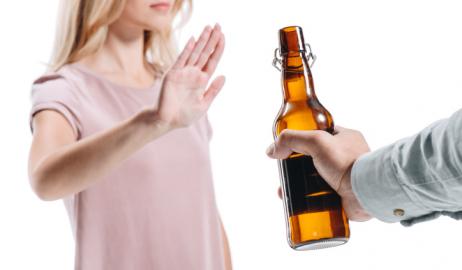 Η κατανάλωση αλκοόλ δεν είναι πια στη μόδα, ειδικά για τους νέους