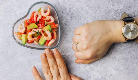Η διαλείπουσα νηστεία μπορεί να είναι βραχυπρόθεσμα πιο αποτελεσματική από μια περιοριστική δίαιτα