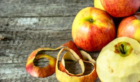Καθαρίζεις μήλα; 5 έξυπνοι τρόποι για να χρησιμοποιήσεις τη φλούδα
