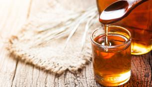 Σιρόπι σφενδάμου – Μέλι: Μια γλυκιά σύγκριση