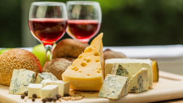 Συμβουλές για το τέλειο «cheese and wine party»