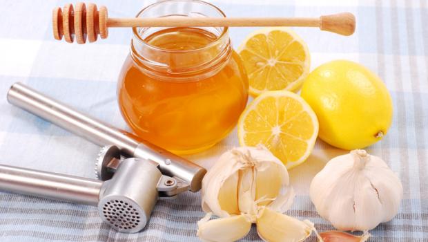 Φυσικό αντιβιοτικό με σκόρδο, λεμόνι και μέλι….