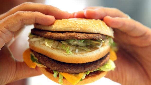 Fast food: βλάπτει το συκώτι και μπλοκάρει τον μεταβολισμό