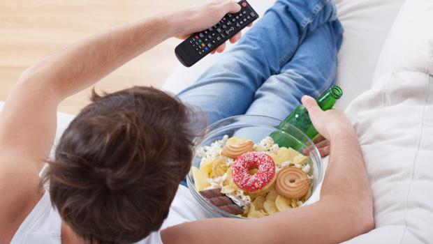 Παχυσαρκία: τρώγοντας... τηλεόραση! 