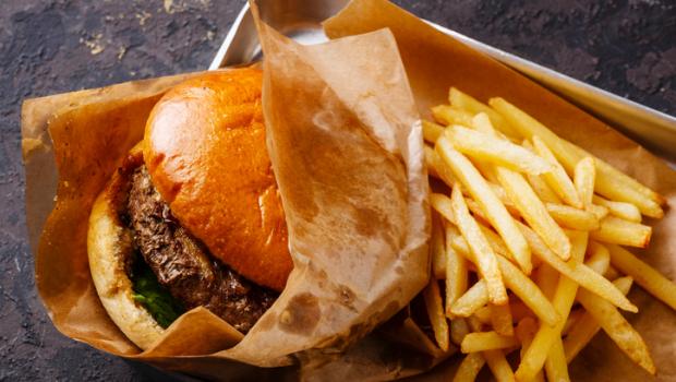 Πως το junk food επηρεάζει τη λειτουργία του μεταβολισμού μας