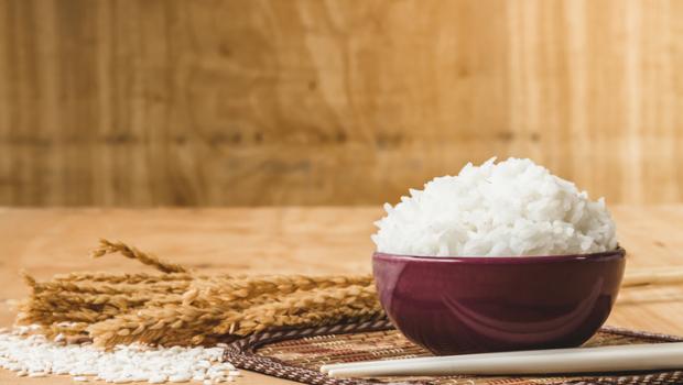 Θέλετε ρύζι με τις μισές θερμίδες; Μαγειρέψτε και σερβίρετέ το με αυτόν τον τρόπο