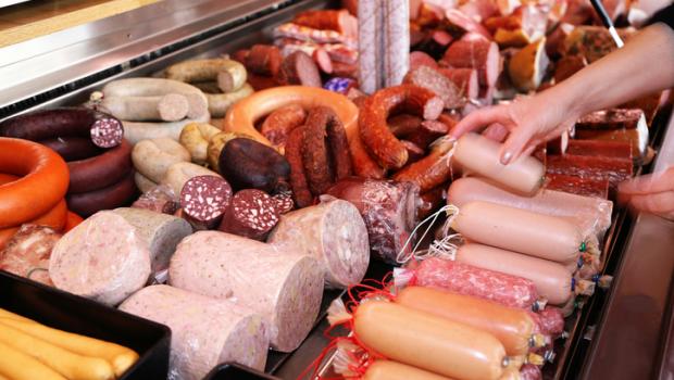Tα μεταποιημένα κρέατα επιδεινώνουν τα συμπτώματα άσθματος