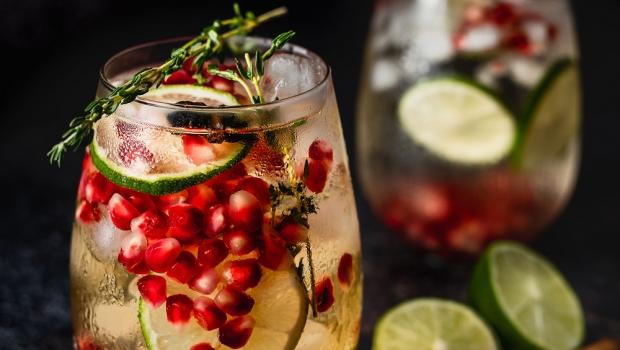 Mojito και 4 ακόμη υπέροχα cocktails για τα βράδια του Αυγούστου με Βιολογικό χυμό Ρόδι